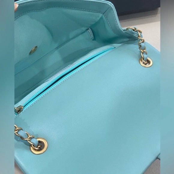 SOLD CHANEL - Picture 7 of 11